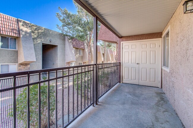 Building Photo - 5273 Indian River Dr