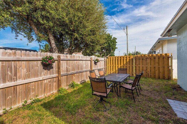 Building Photo - 3210 Hiawatha Ave