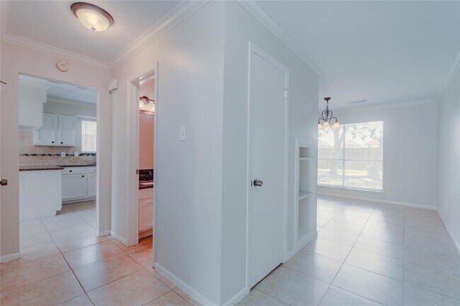 Building Photo - 4239 Southchase Ln
