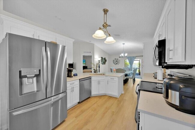 Building Photo - 1065 Ronlin St