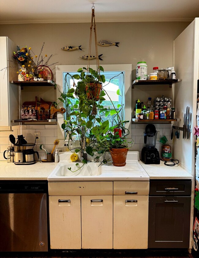 Building Photo - 2/2 Home for Rent Just 5 Minutes from Downtown Greenville!