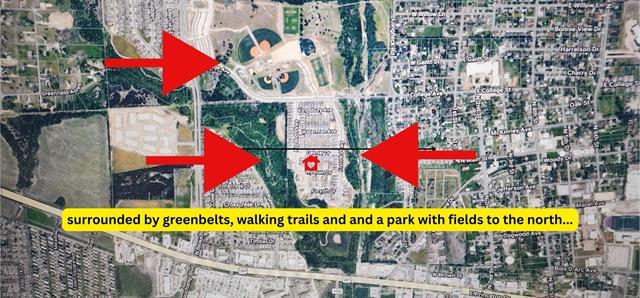 Building Photo - 429 Wydown Dr