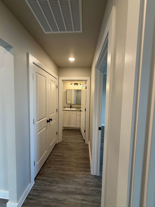 Building Photo - Hampton Hills: Modern Living Minutes from Dyess AFB