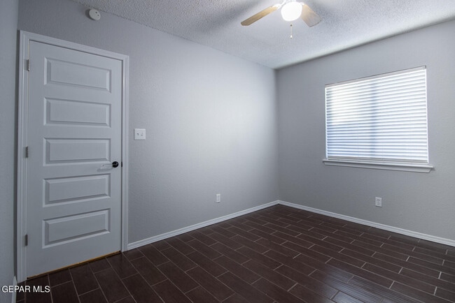 Building Photo - 3311 Catherine Ann Dr