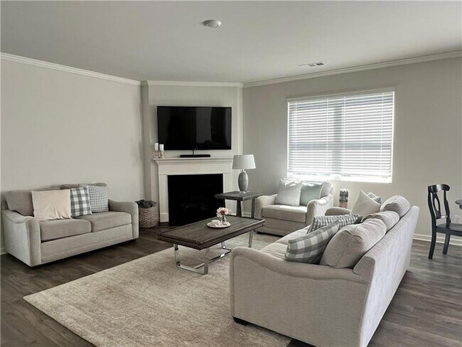 Building Photo - 167 Fernbrook Trl