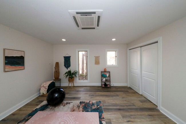 Building Photo - Luxury Kingsmill Treehouse Retreat | 7BR Custom Home with Private Suite