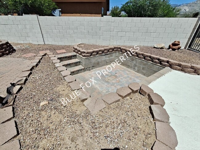 Building Photo - 600 E River Walk Dr