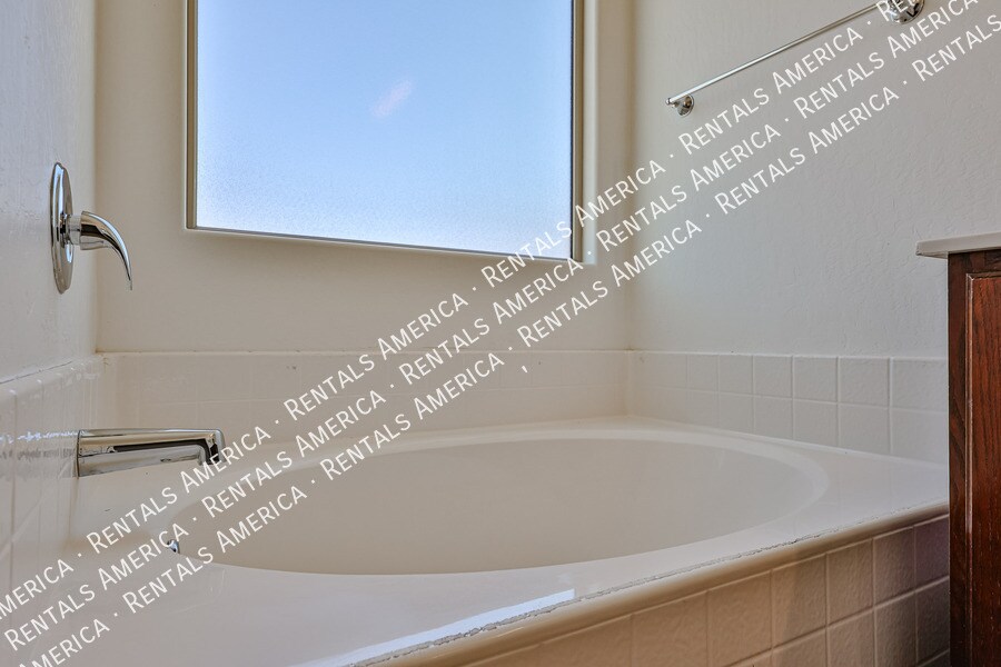 Building Photo - 3416 W la Mirada Dr