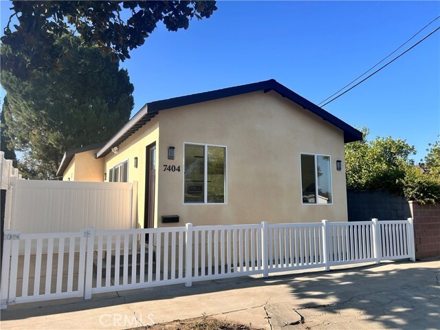Primary Photo - 7404 Hatillo Ave