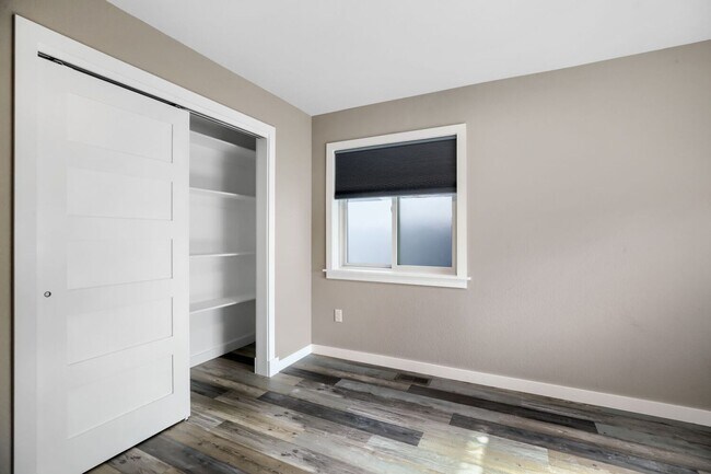 Building Photo - HISTORIC 2 BED/1 BATH HOME IN OLD TOWN LOUISVILLE: Available Now!