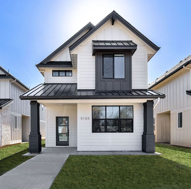 Primary Photo - Modern Comfort & Rustic Charm in Prime Boi...
