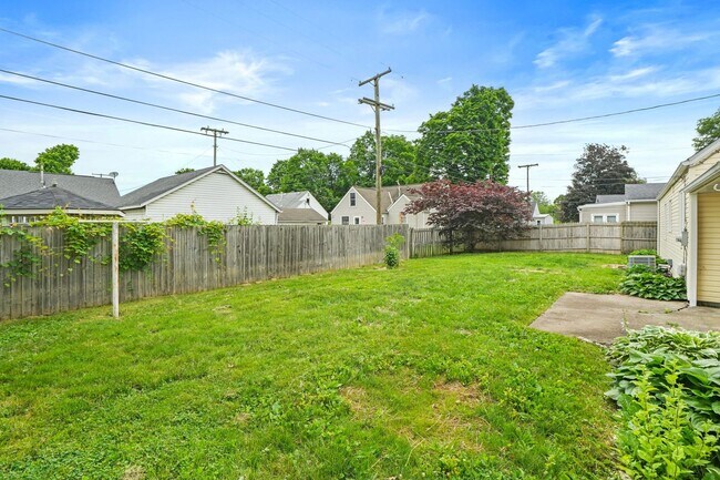 Building Photo - 1000 Glenmore Ave