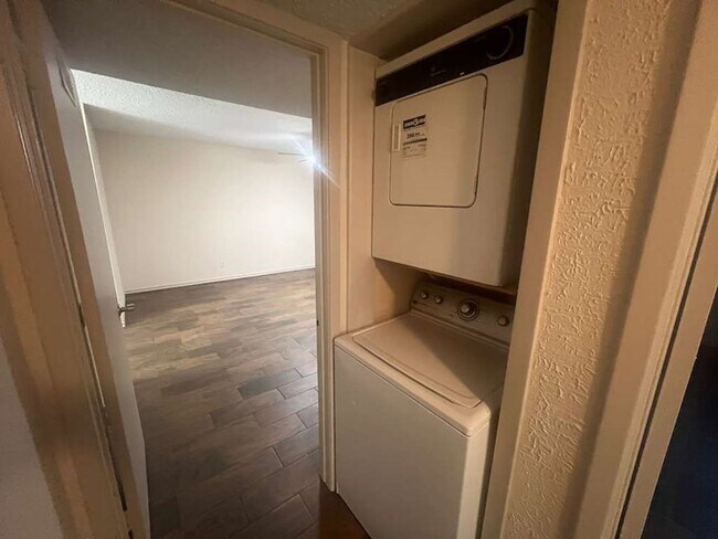 Building Photo - 10047 Westpark Dr