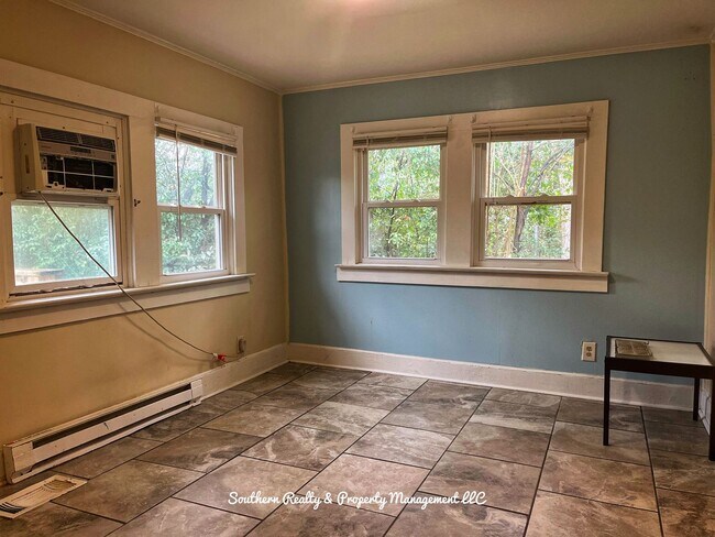 Building Photo - Cherry Street Triplex, Mgm