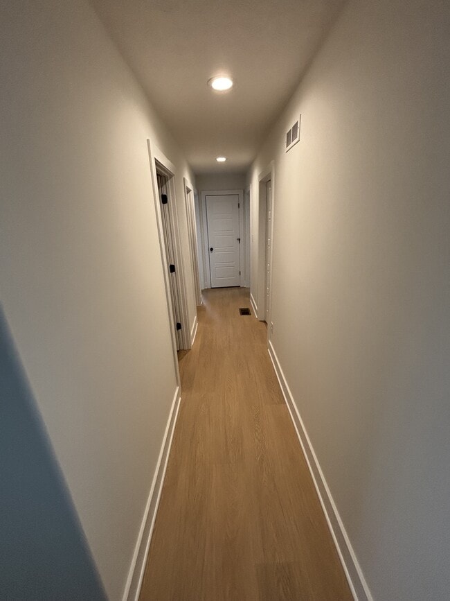 Building Photo - 921 Alberta Dr