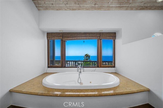 Building Photo - 1020 Skyline Dr