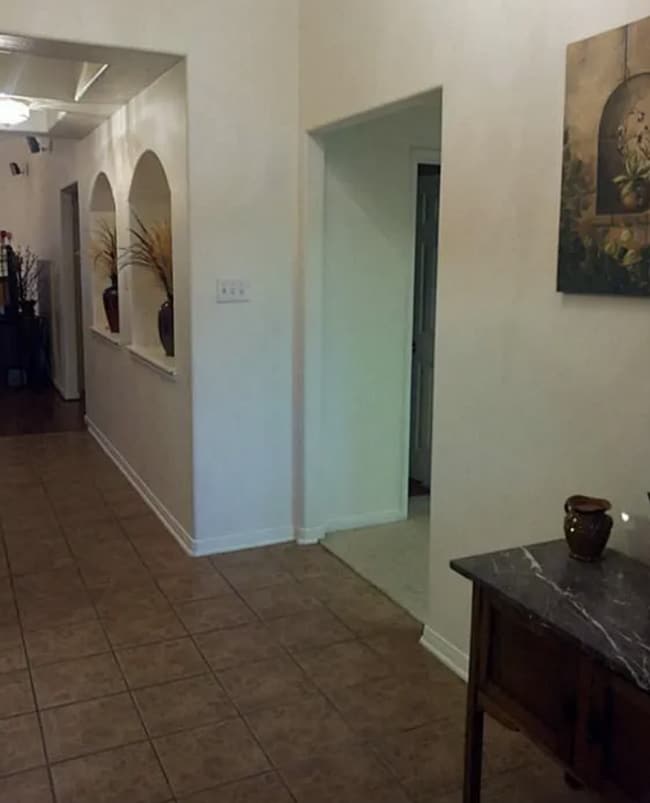 Building Photo - 19018 Piney Way Dr