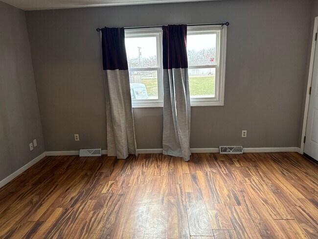 Building Photo - 26/28/30/32 Circle Drive