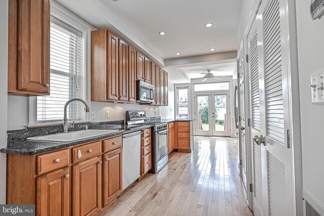 Building Photo - 512 Varnum St NW