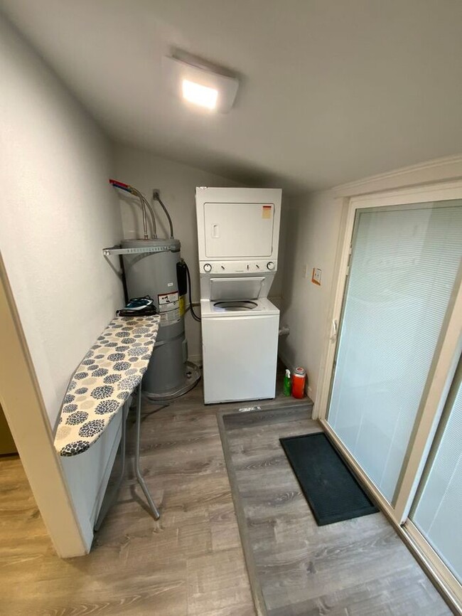 Building Photo - AVAILABLE NOW!!! Puyallup Valley 2bdr 2 bath