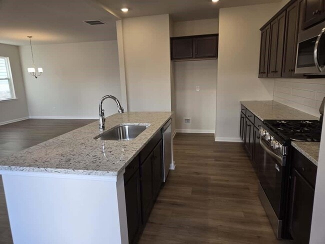 Building Photo - 12 Briarwood Dr W