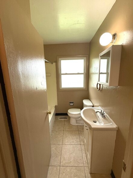 Building Photo - 401 Morris Dr