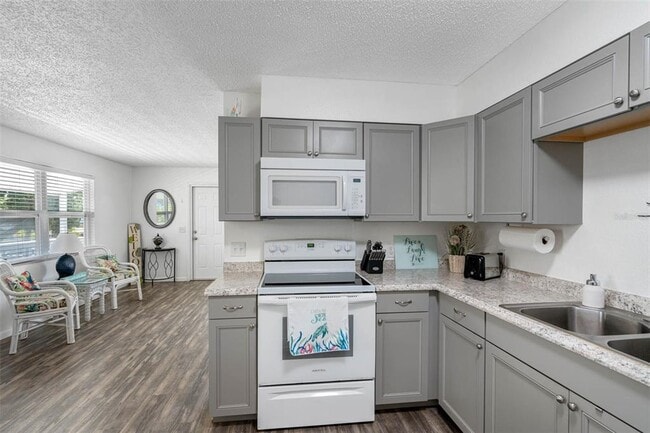 Building Photo - 115 15th Ave