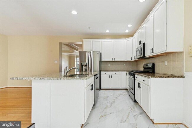 Building Photo - 172 Fringetree Dr