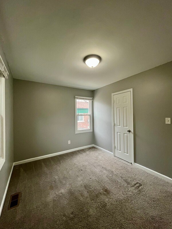 Building Photo - 6565 Burr St