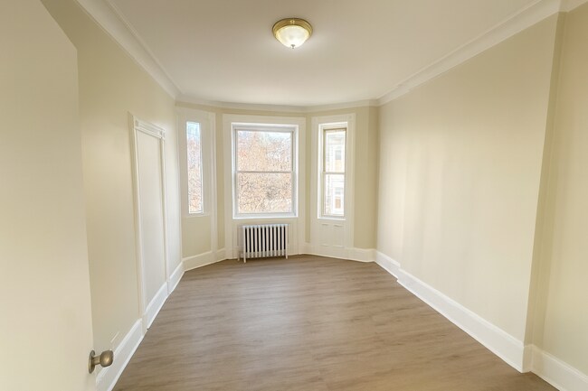 Building Photo - 6009 Buchanan Pl