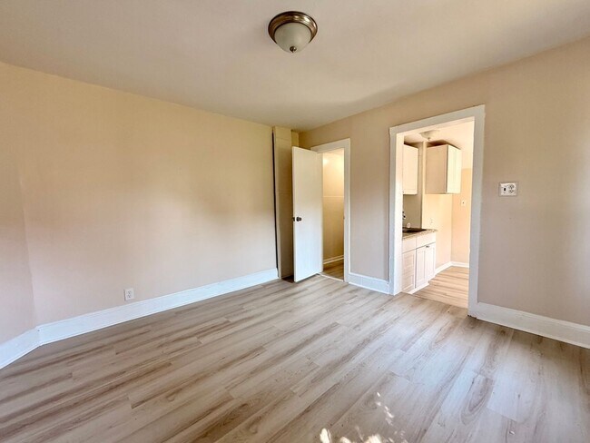 Building Photo - 243-245-245 South Ave