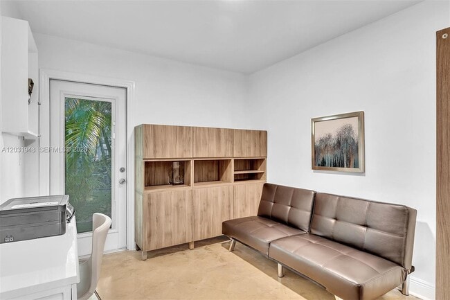 Building Photo - 5602 S Travelers Palm Ln