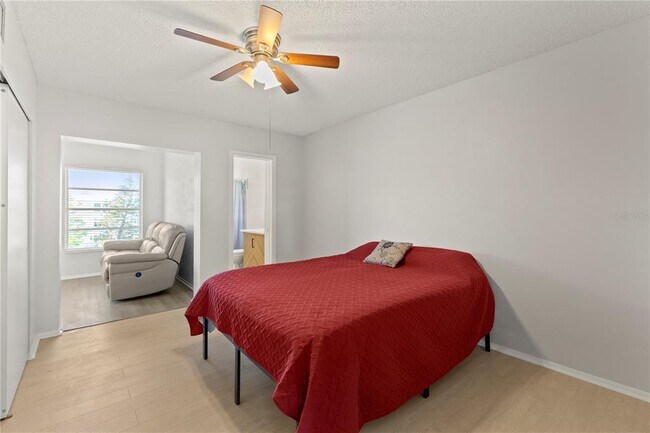 Building Photo - 2428 Columbia Dr