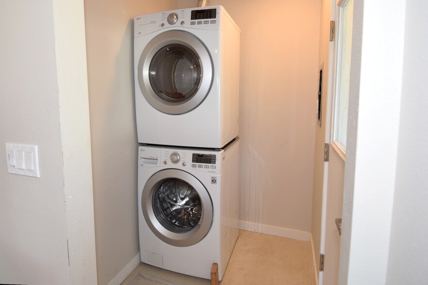 Building Photo - 2805 NE 133rd St