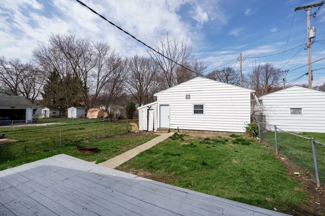 Primary Photo - 229 1st St
