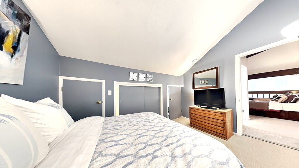 upstairs bedroom - 1530 Empire Ave