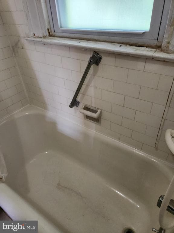 Building Photo - 810 Rundale Ave