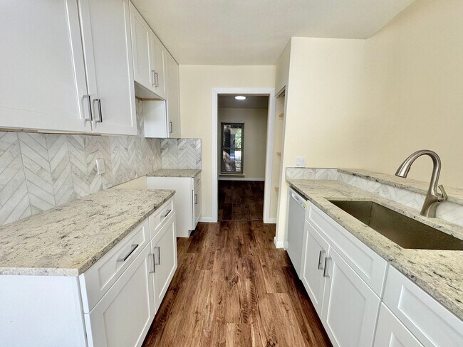 Building Photo - *COMING SOON* *MOVE IN SPECIAL* Beautiful 3-Bedroom/ 2 Bath REMODELED Home!
