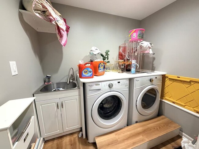 Building Photo - 5351 W Foster Ave