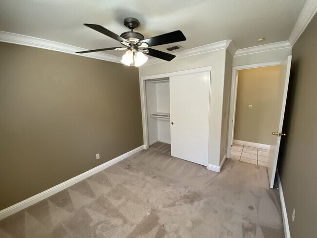 Building Photo - Charming Single-Story Home in Tracy — Acro...