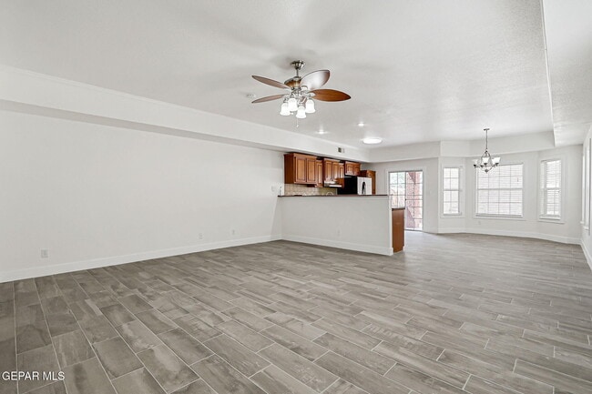 Building Photo - 7235 Royal Arms Dr