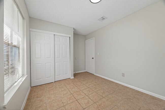 Building Photo - 5211 Devon Green Dr