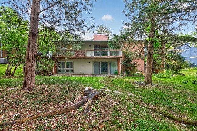 Building Photo - 9404 Woodington Dr