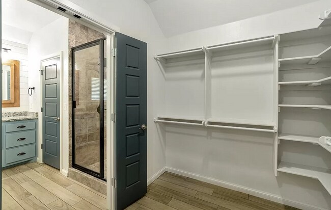 Building Photo - Stunning 3BD/2.5BTH Home in Mustang