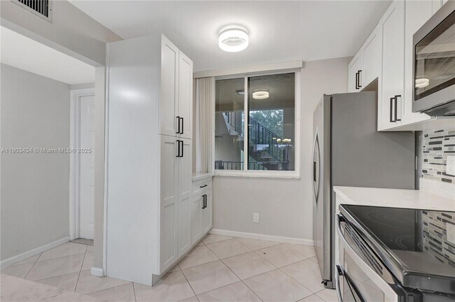 Building Photo - 8592 W Sunrise Blvd