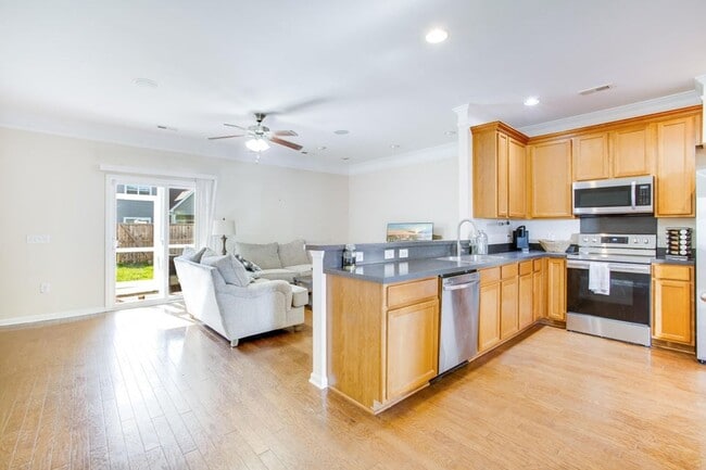 Building Photo - 2 Bedroom, 2.5 Bathroom Townhome in Landings at Montague - Goose Creek