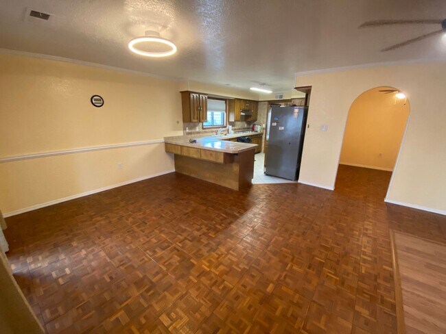 Building Photo - Beautiful 3 Bedroom Home in NE Albuquerque