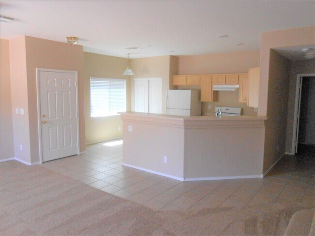 Building Photo - Beautiful Spacious Townhome in Gated Community