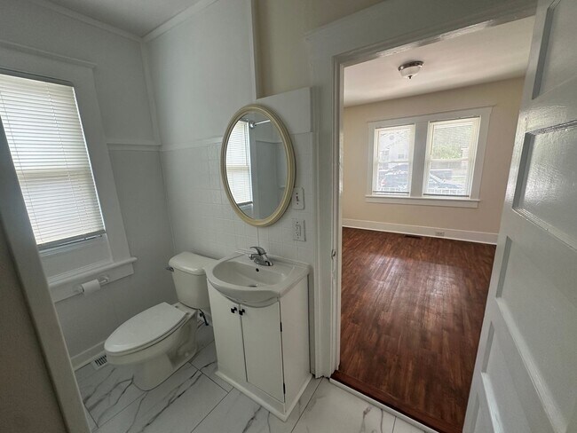 Building Photo - Charming Downtown Gem with Walkable Location Near Soda Pop District - Pet Friendly!