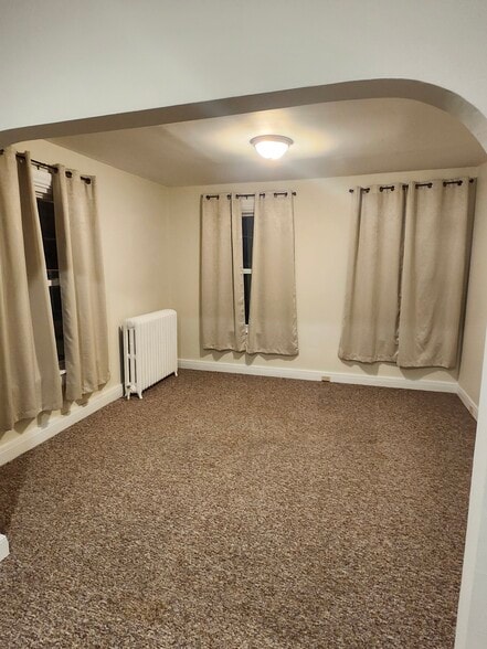 Building Photo - 24 S Market St